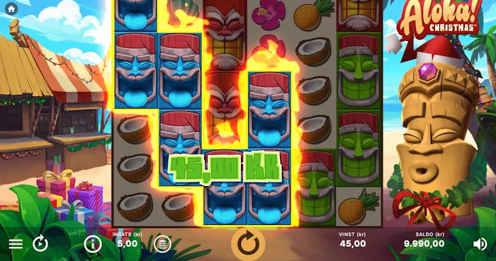 Spel på Aloha! Christmas slot där blå Tiki-masker genererat vinst på 45 kronor.