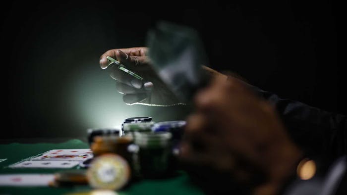 Svenska forskare har kartlagt spelbolagens agerande mot spelberoende