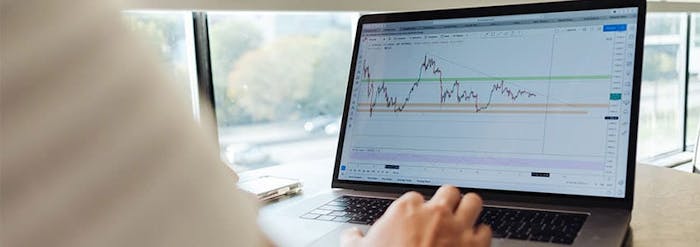 Fler unga killar spelar om pengar